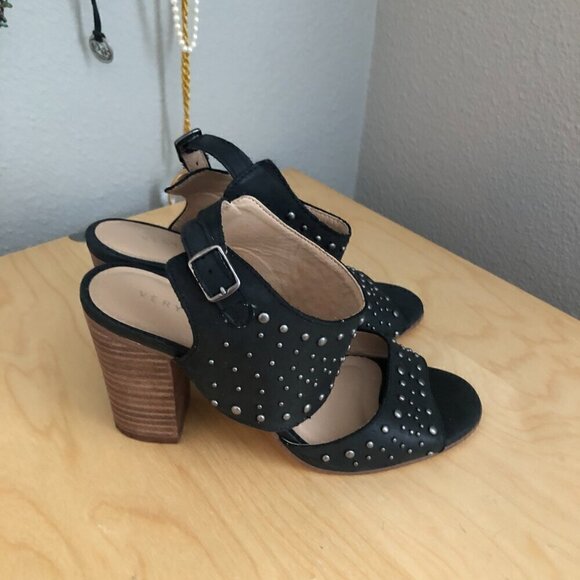 Very Volatile LA Black & Silver Studded Leather Sandals Women's size 7 - Picture 4 of 8